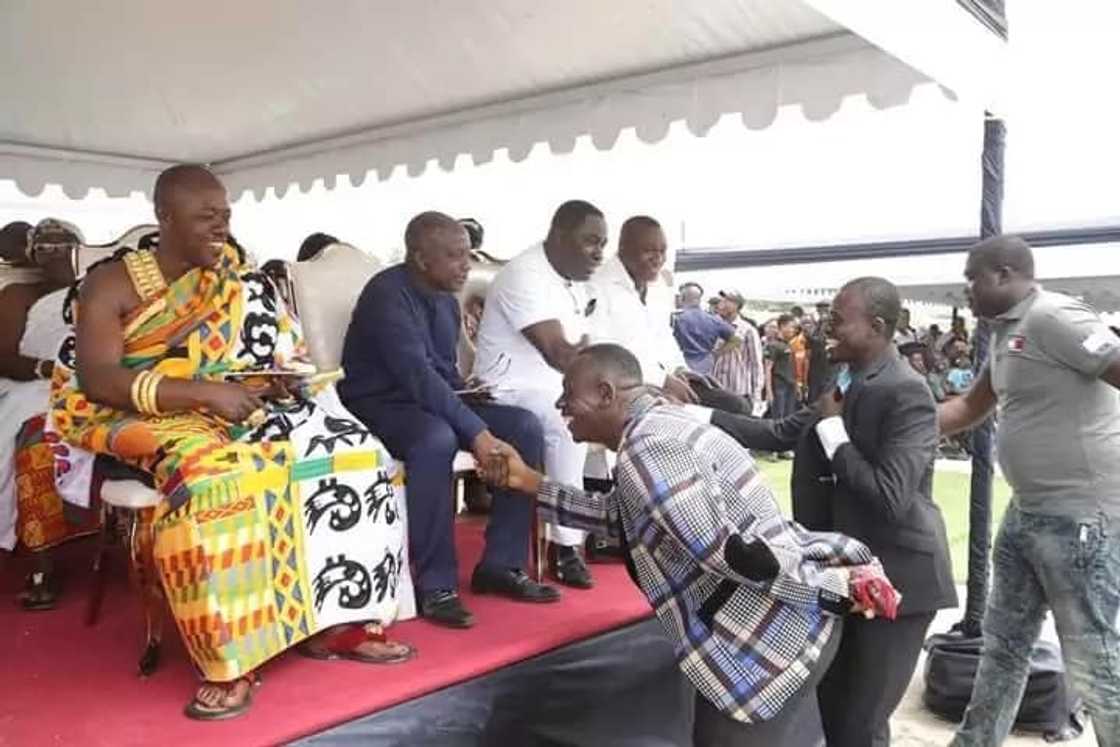 Despite builds ultra-modern Police Station in his hometown Despite builds ultra-modern Police Station in his hometown