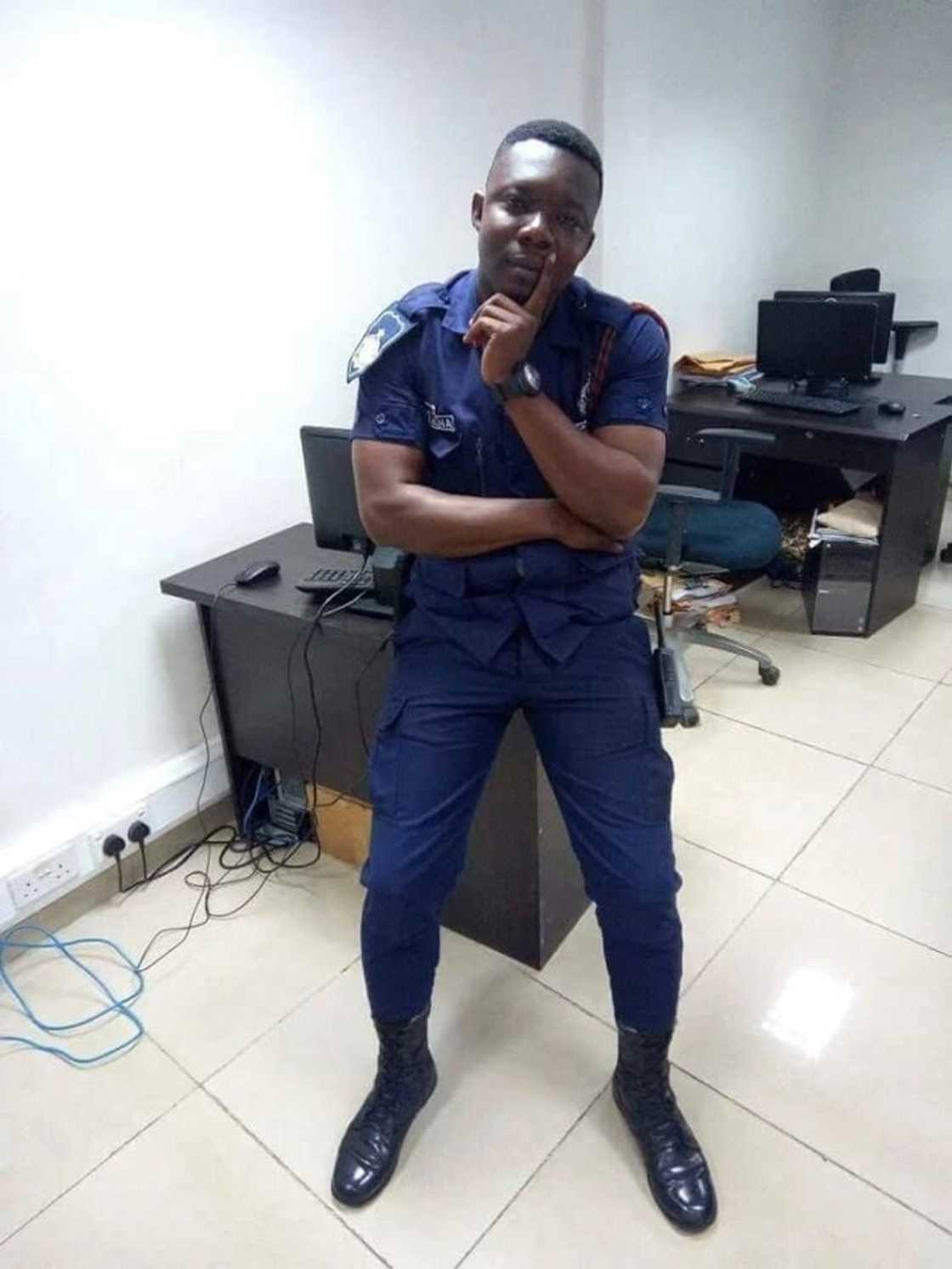 Ghanaian police officer openly assaults woman carrying a baby