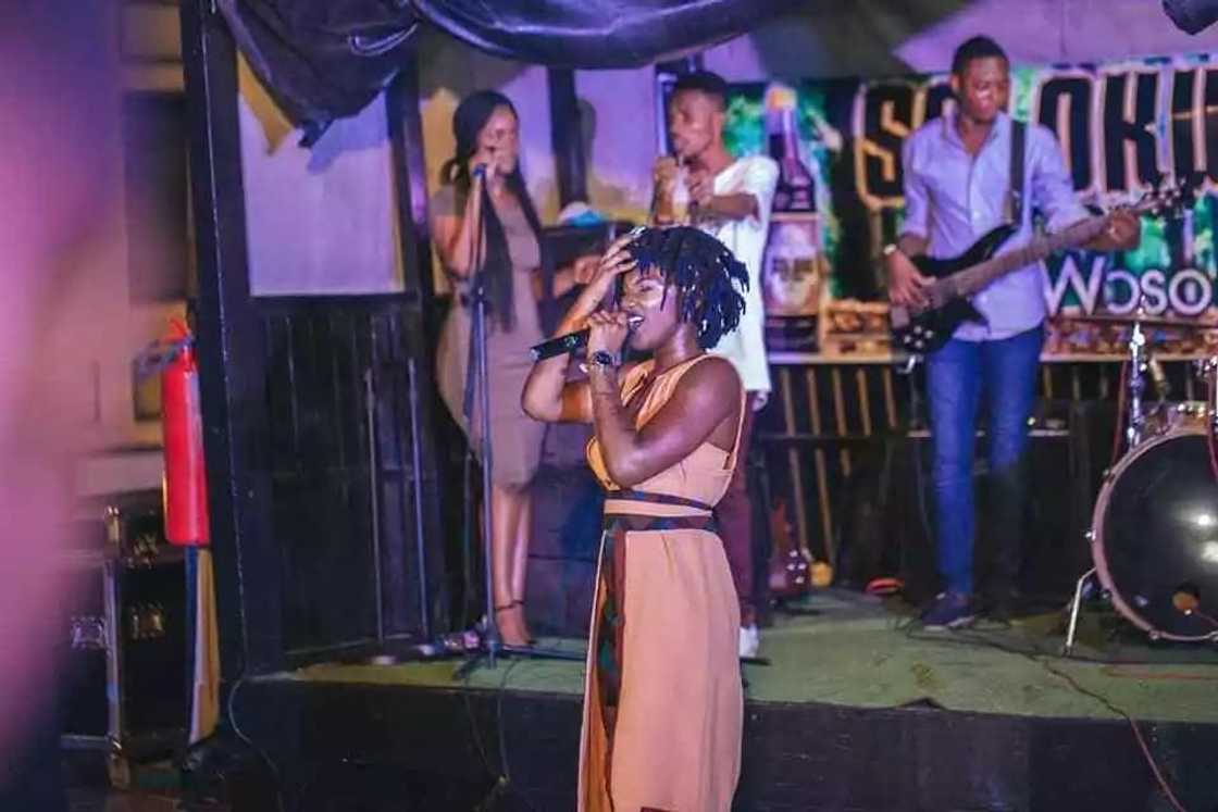 Ebony was just looking great in this lovely dress Ebony was just looking great in this lovely dress