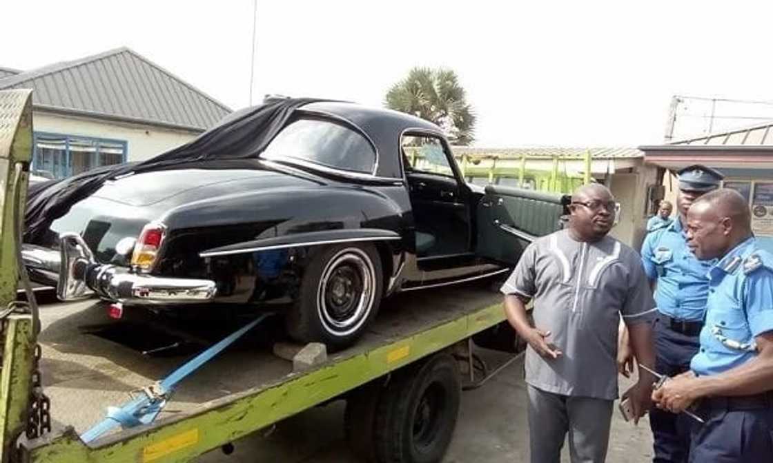 A side view of the Black Mercedes Benz