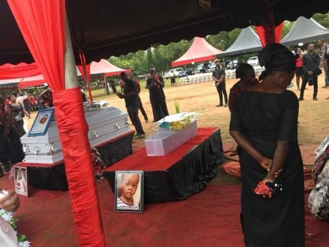 Ghanaian Woman, Funeral, Funerals in Ghana, Mourning Songs, Funeral Songs