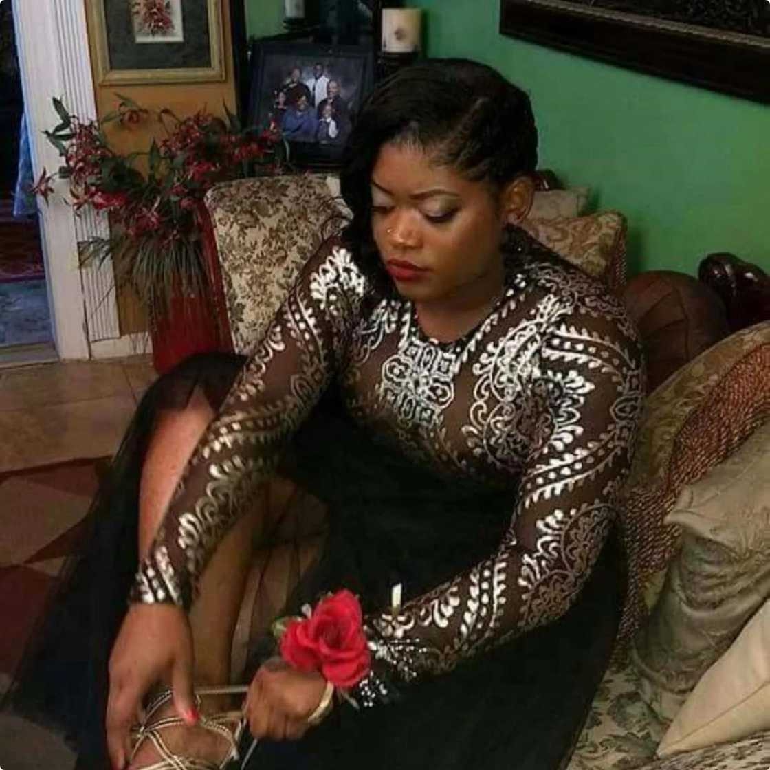 Young lady goes viral on social media with her pre-burial photos Young lady goes viral on social media with her pre-burial photos