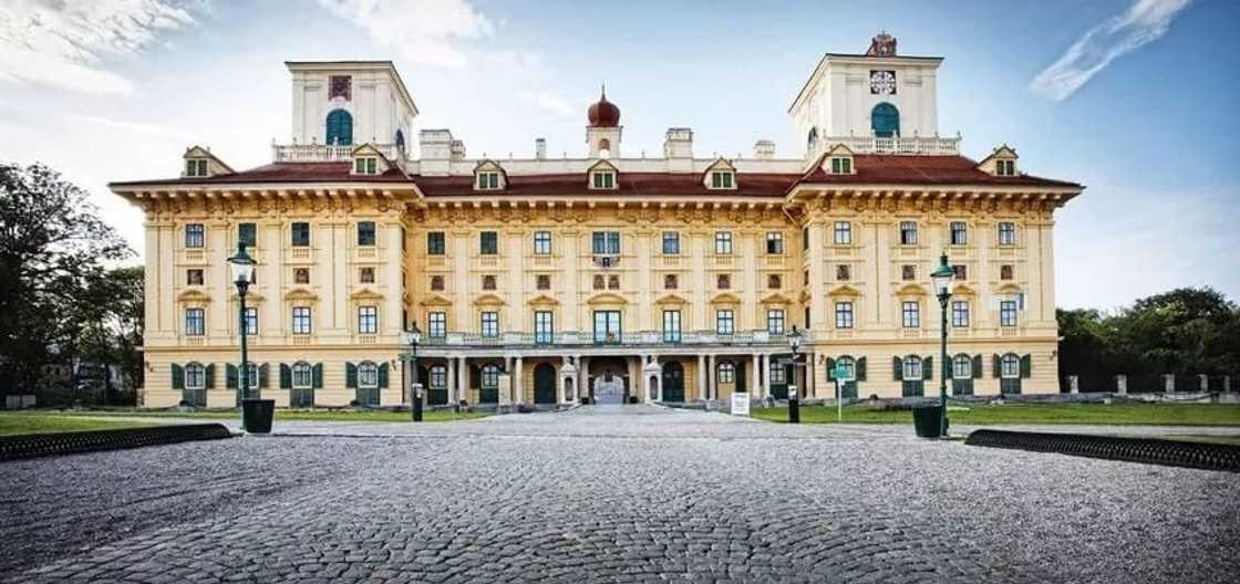 List of cities in Austria
States in Austria
List of biggest cities in Austria List of cities in Austria
States in Austria
List of biggest cities in Austria