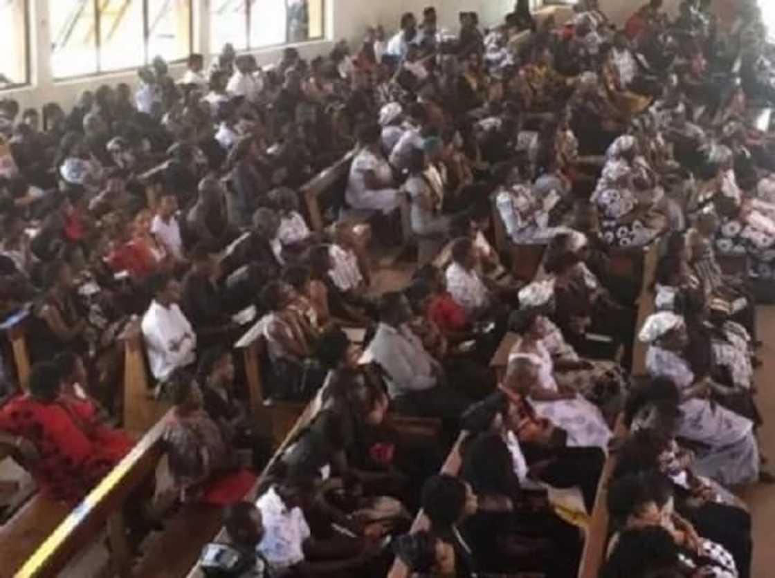 11 sad photos from Franky Kuri's burial that will break your heart today 11 sad photos from Franky Kuri's burial that will break your heart today