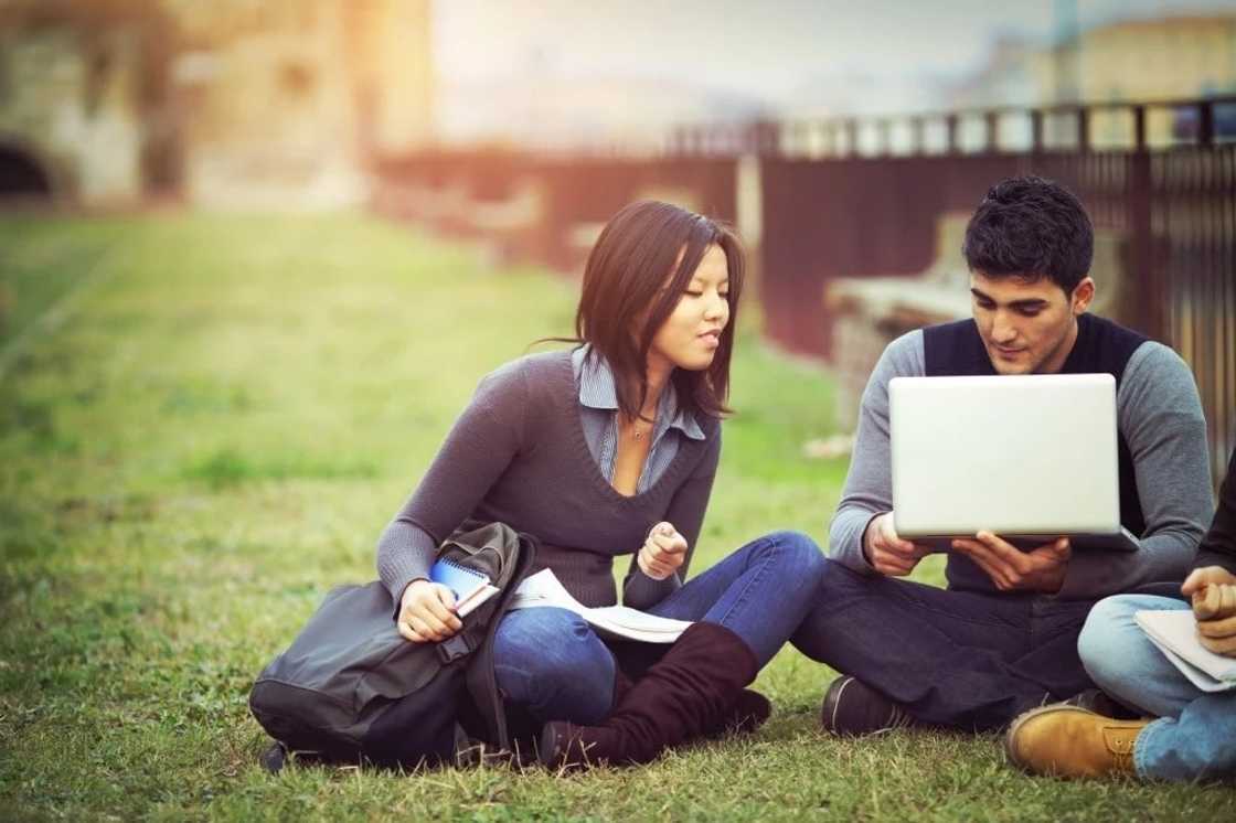 5 reasons why students date on campus