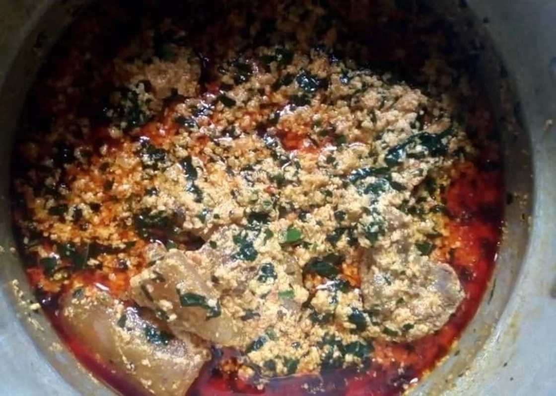 how to cook egusi soup with tin tomatoes