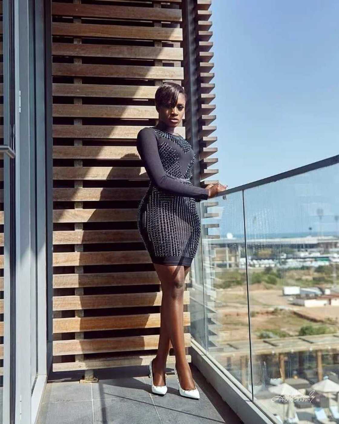 Fella Makafui, ‘punches’ ‘mobile money’ girls, advises them to work hard for themselves Fella Makafui, ‘punches’ ‘mobile money’ girls, advises them to work hard for themselves