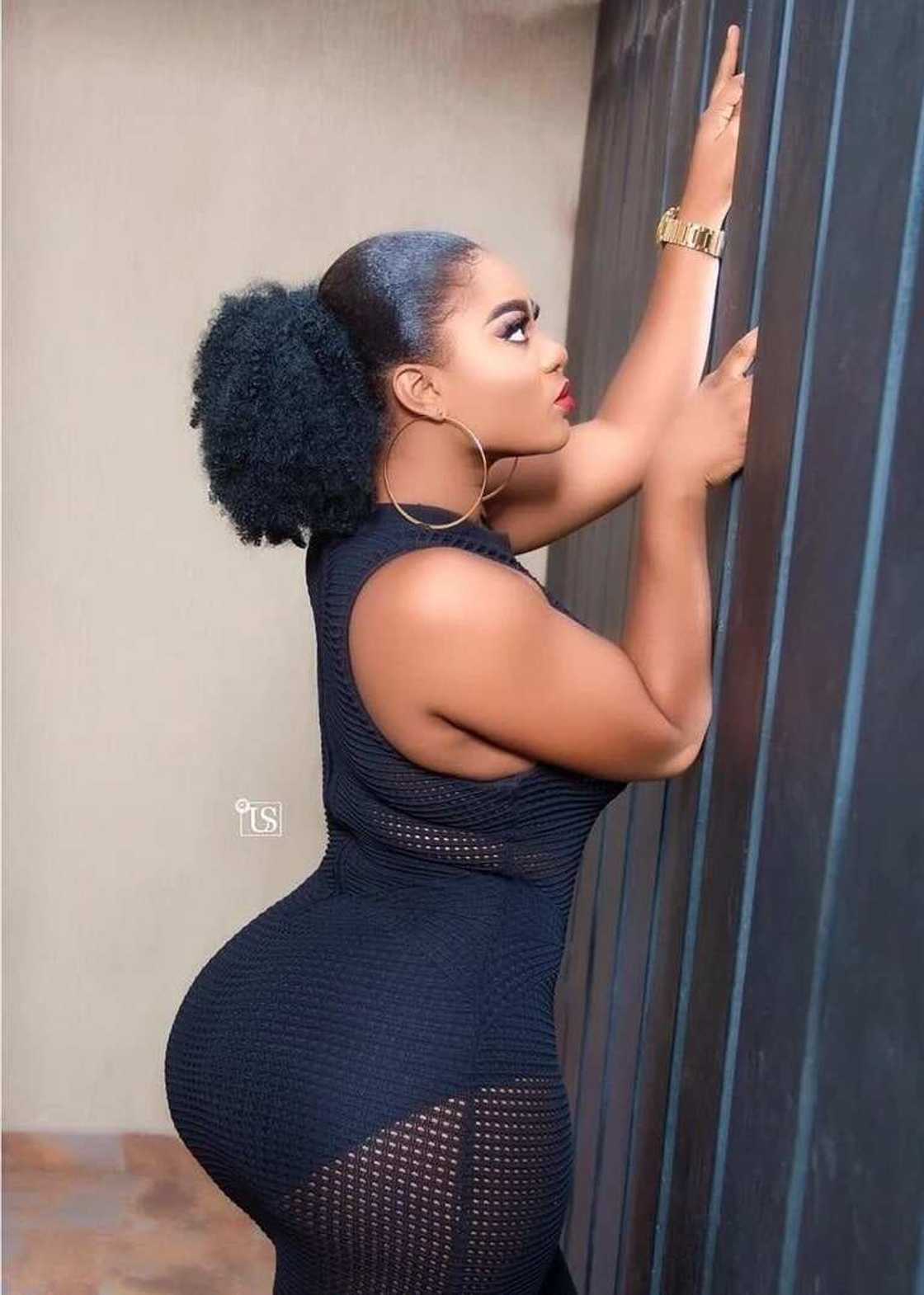 Wild and trending photos of kumawood actress Vivian Okyere Wild and trending photos of kumawood actress Vivian Okyere