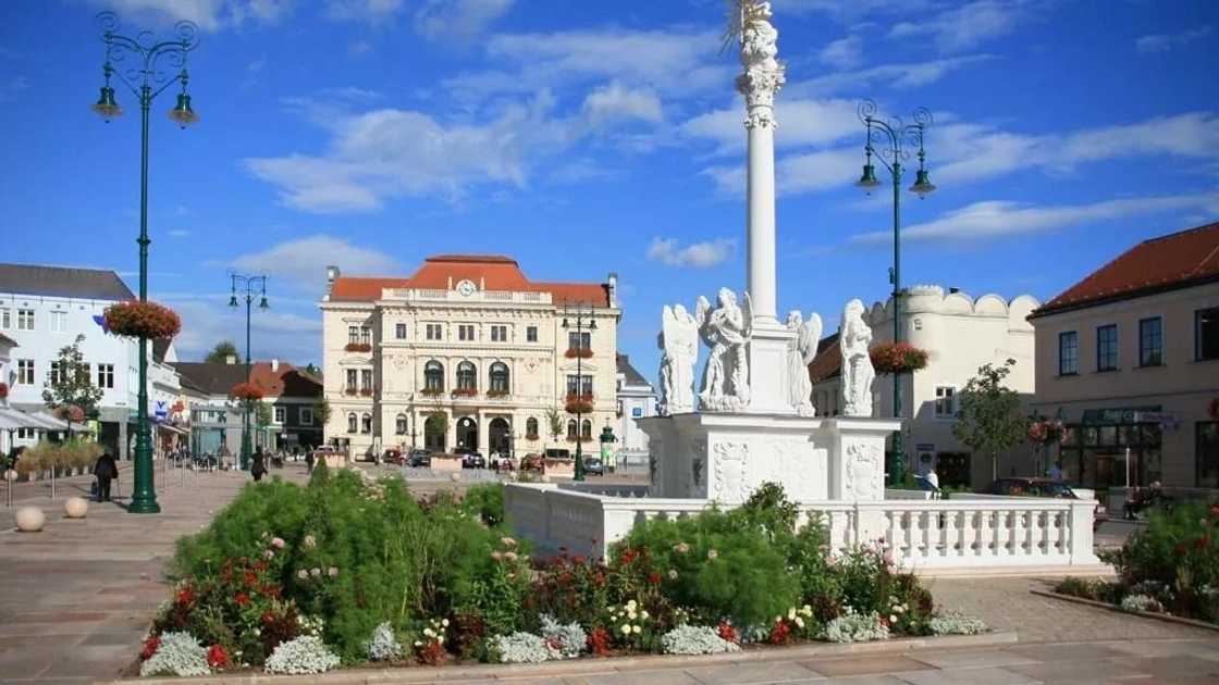 List of cities in Austria
List of popular cities in Austria
List of names of cities in Austria
States in Austria List of cities in Austria
List of popular cities in Austria
List of names of cities in Austria
States in Austria