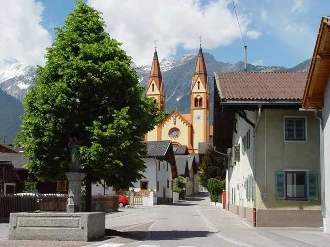 List of cities in Austria
List of biggest cities in Austria
States in Austria
List of popular cities in Austria
List of names of cities in Aaustria List of cities in Austria
List of biggest cities in Austria
States in Austria
List of popular cities in Austria
List of names of cities in Aaustria