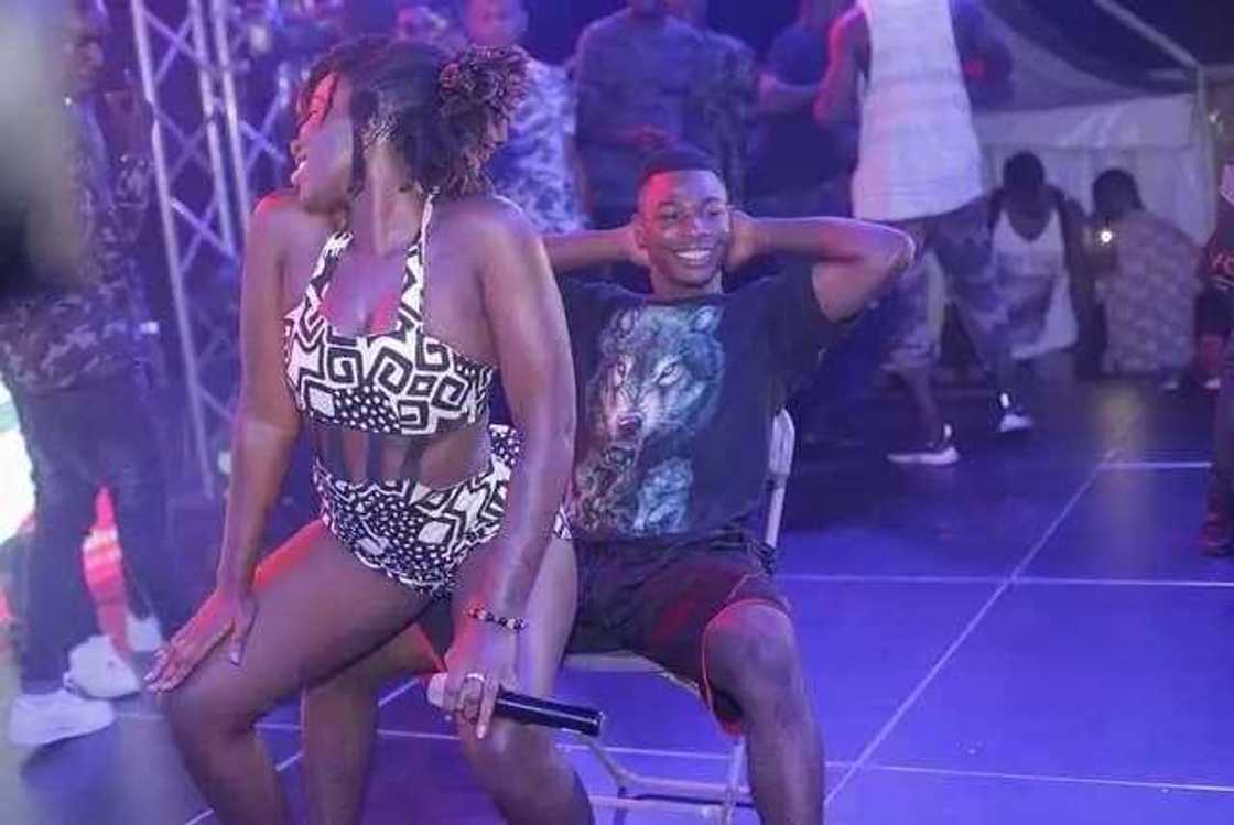 Ebony excites Legon students with some serious twerking skills (Video) Ebony excites Legon students with some serious twerking skills (Video)