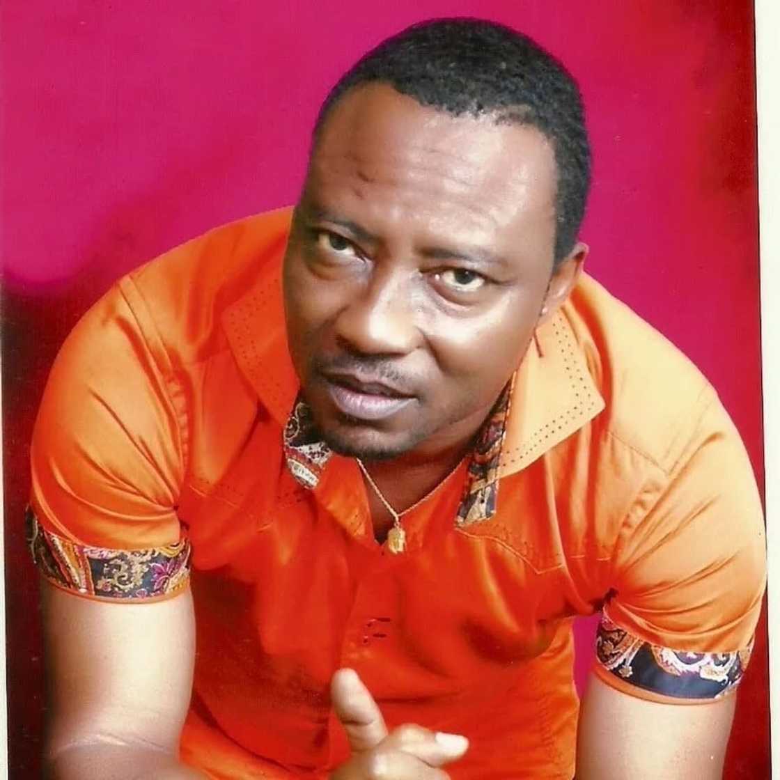 A man wearing a short-sleeved shirt A man wearing a short-sleeved shirt