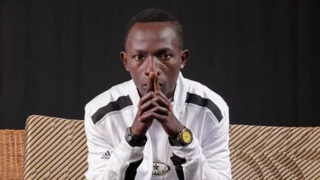 Patapaa seated in a chair Patapaa seated in a chair