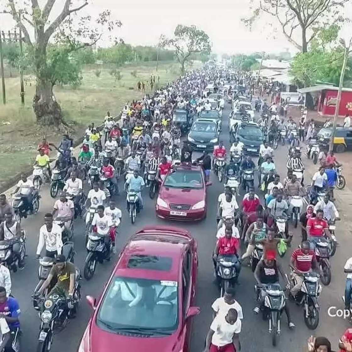 Thousands welcome Fancy Gadam to Tamale after #VGMA2018 win