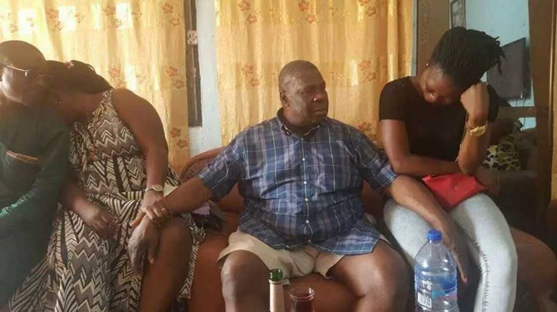 Bugri Naabu pictured with two women in trending photo