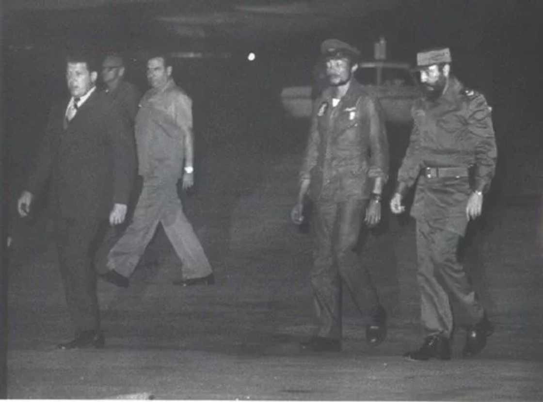 These rare photos of Rawlings and Fidel Castro will make your Monday memorable