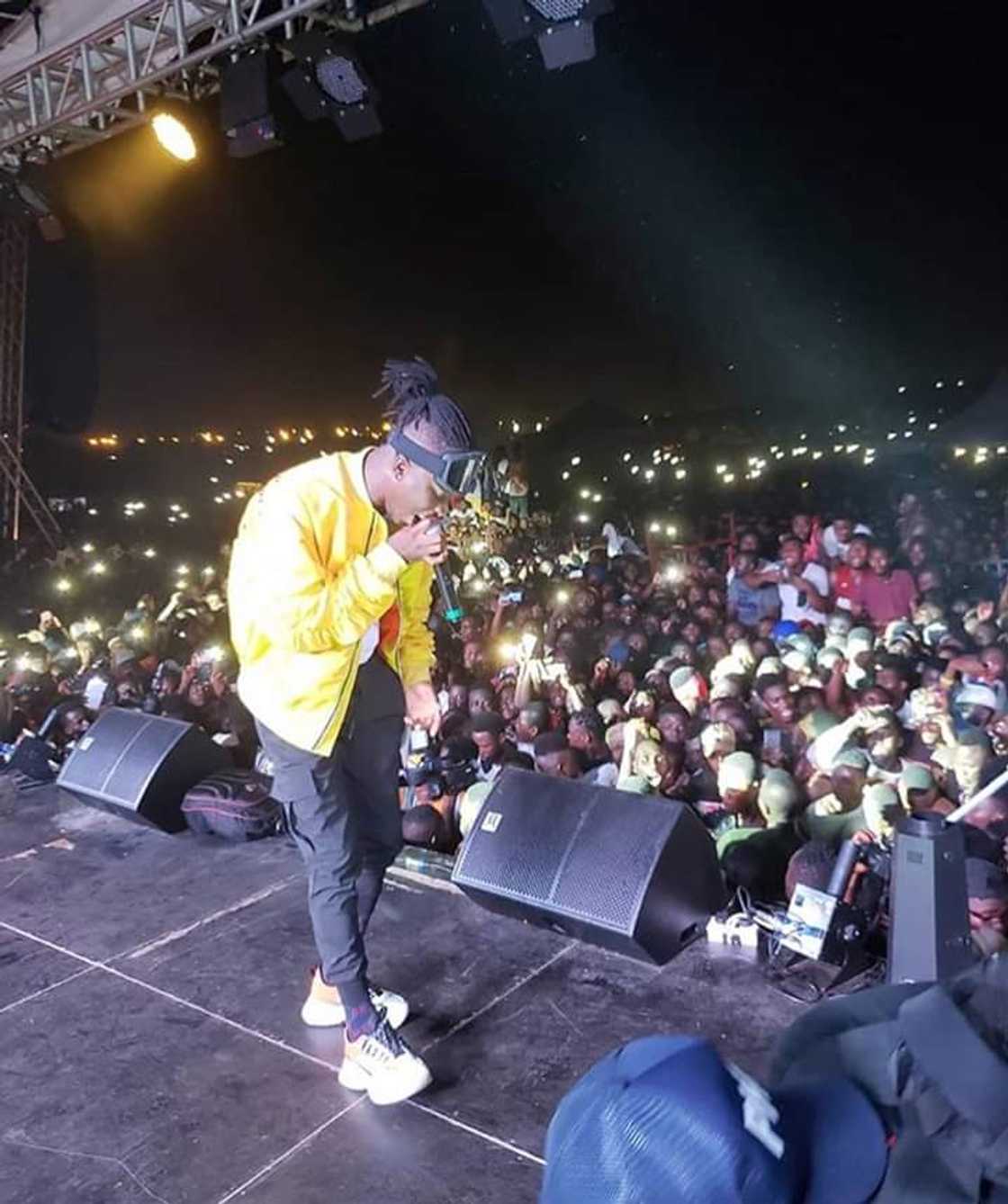 Stonebwoy, Easter, Ejisu, Stonebwoy In Ejisu, Bofrot, Stonebwoy Buys Phone Stonebwoy, Easter, Ejisu, Stonebwoy In Ejisu, Bofrot, Stonebwoy Buys Phone