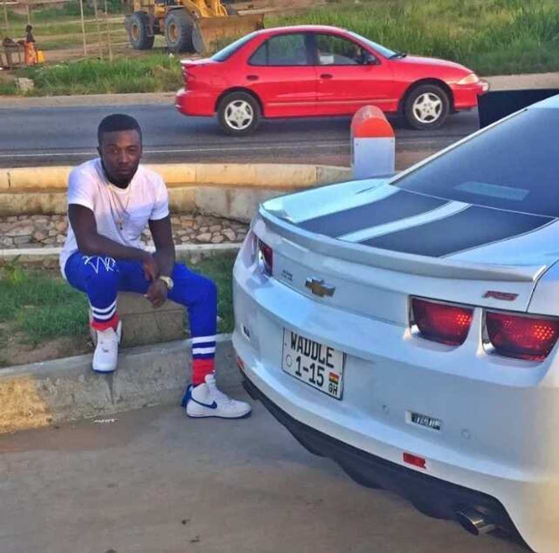 Girl tries to commits suicide over musician, Criss Waddle (Photo)