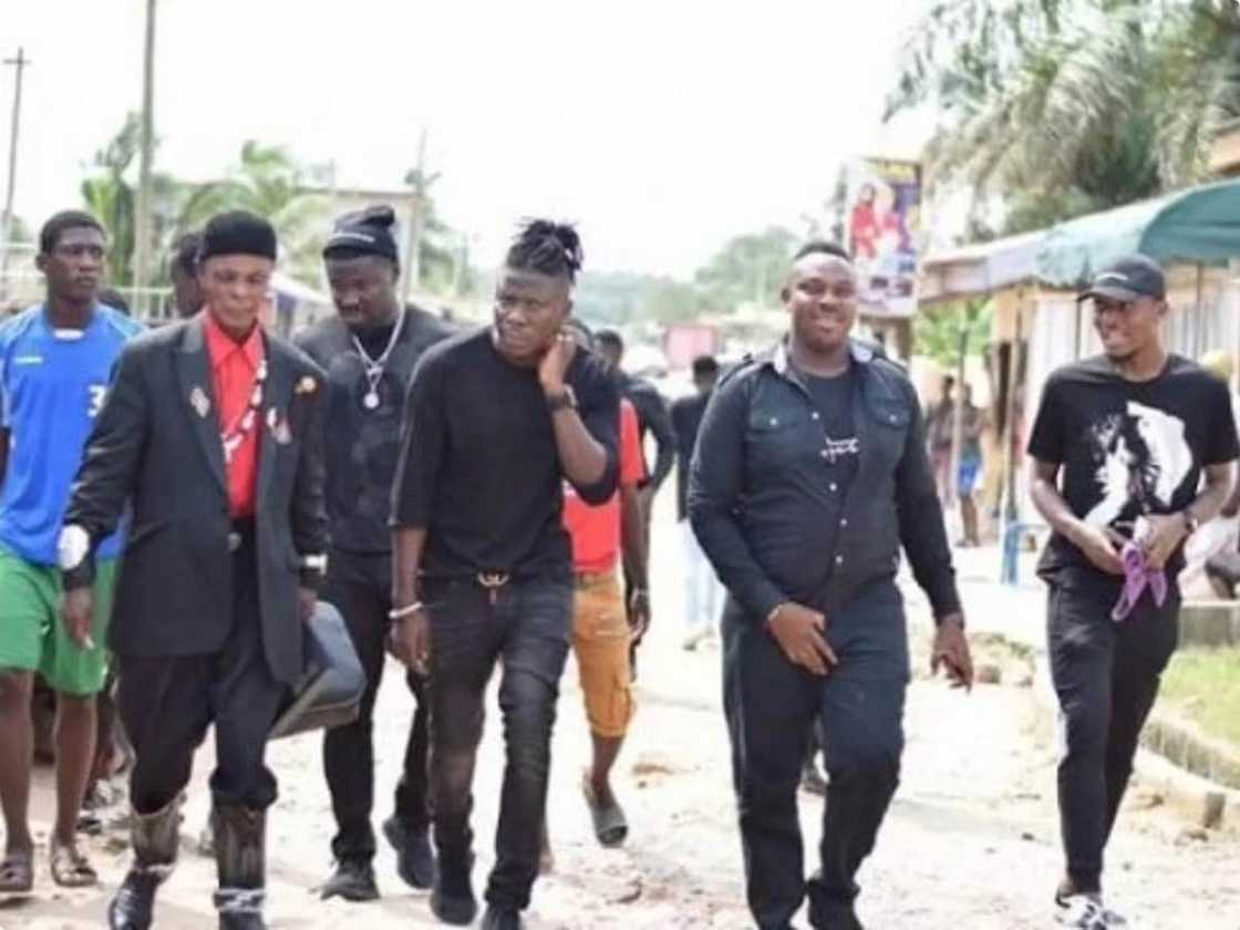 Stonebwoy, Ajos visit family of late Ebony Reigns Stonebwoy, Ajos visit family of late Ebony Reigns