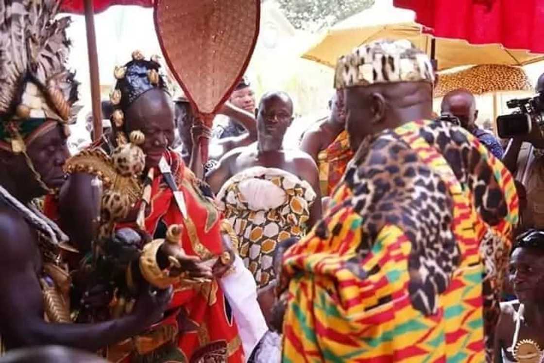 Here are photos of Otumfuo Osei Tutu II's rarely seen dress he wore to see Okyenhene