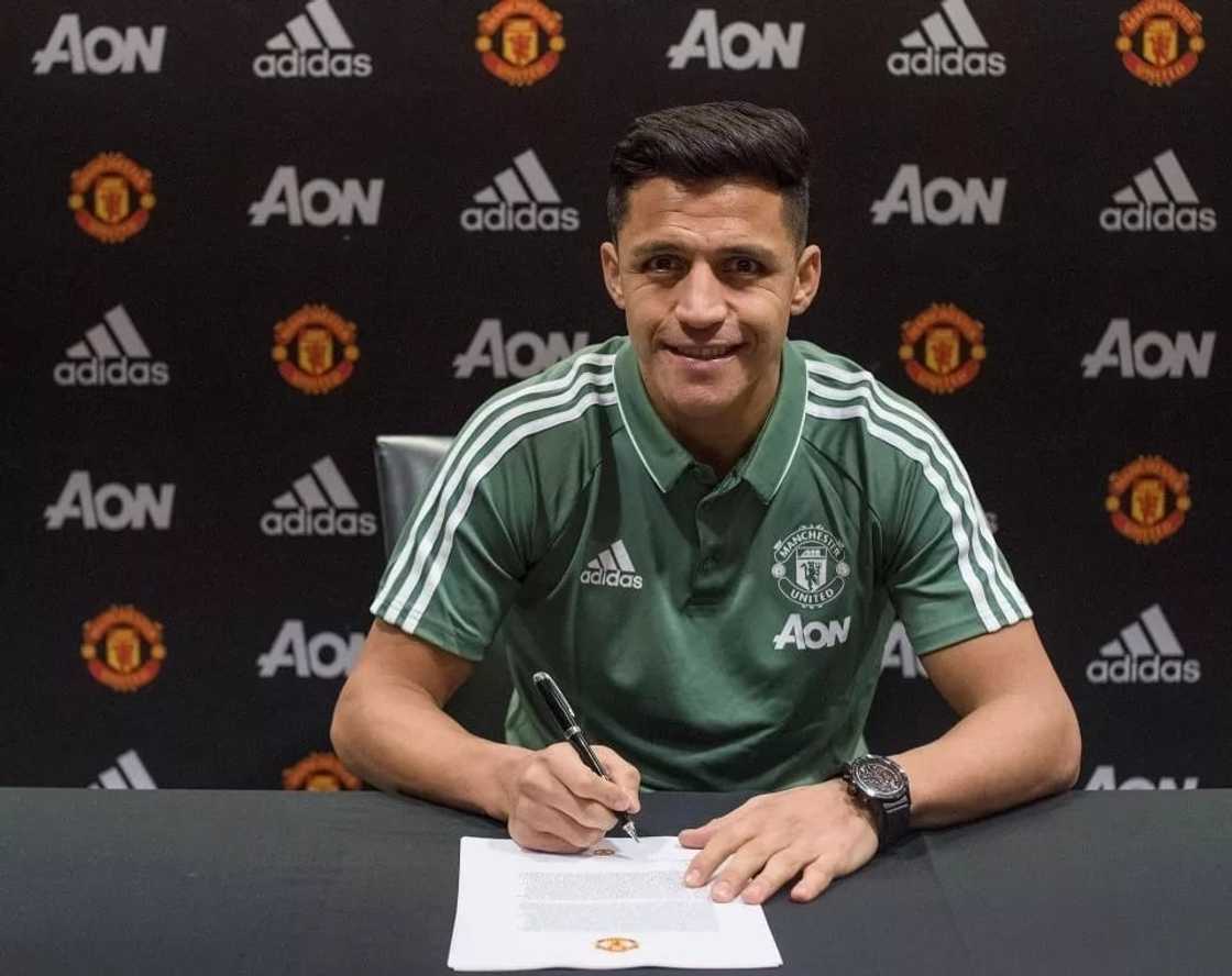 manchester united transfer news manchester united transfer news