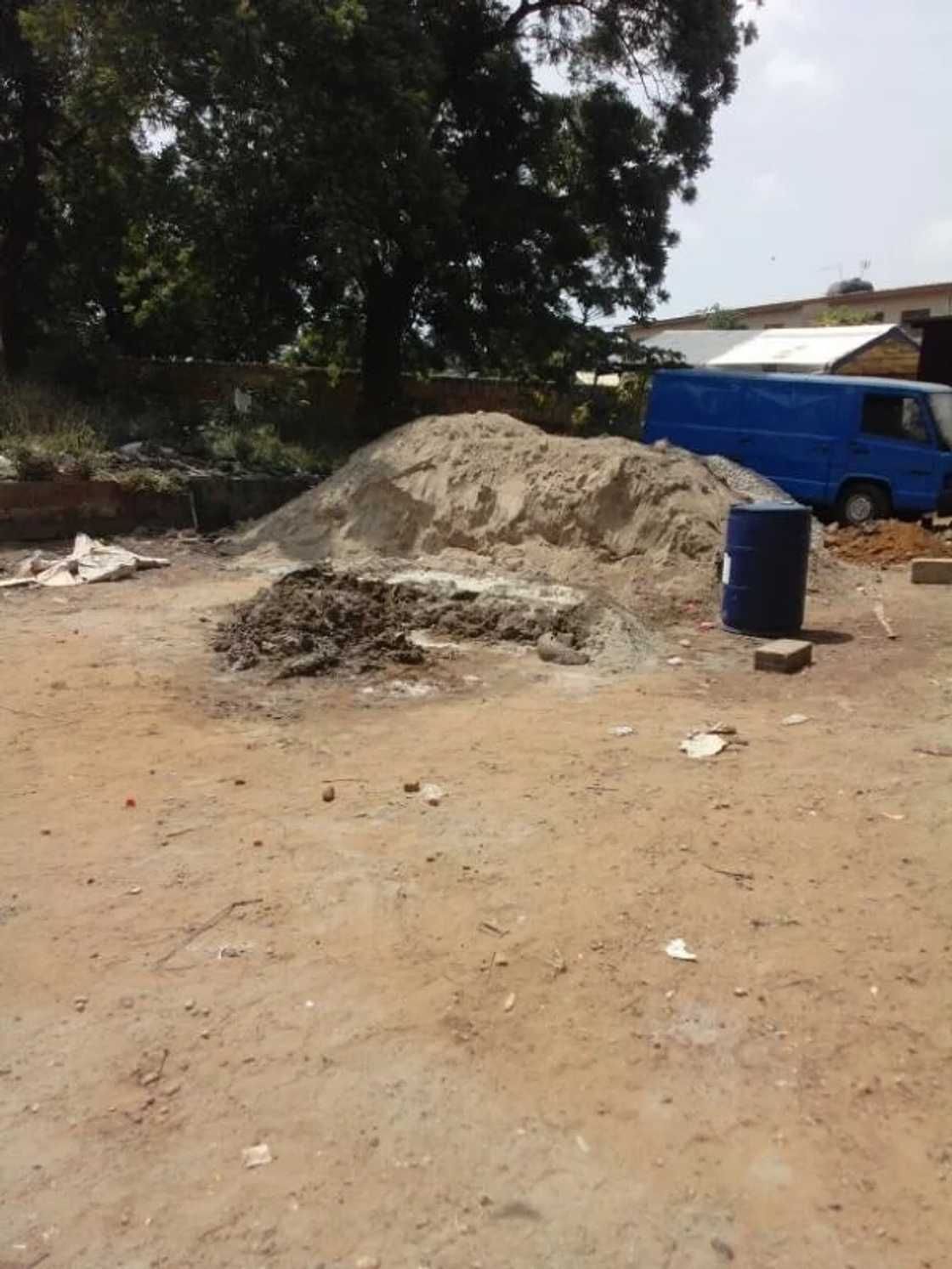 Land guard brutalises Ghanaian woman at Dansoman Land guard brutalises Ghanaian woman at Dansoman