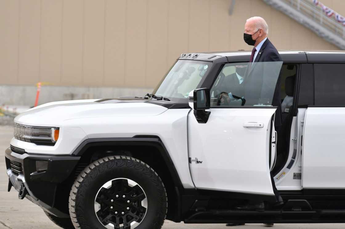 US President Joe Biden, shown here in November 2021 beside a GMC Hummer EV, has embraced the large electric trucks that dominate the Detroit automaker's response to climate change US President Joe Biden, shown here in November 2021 beside a GMC Hummer EV, has embraced the large electric trucks that dominate the Detroit automaker's response to climate change