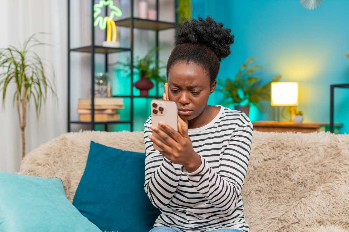 A lady recording on her phone