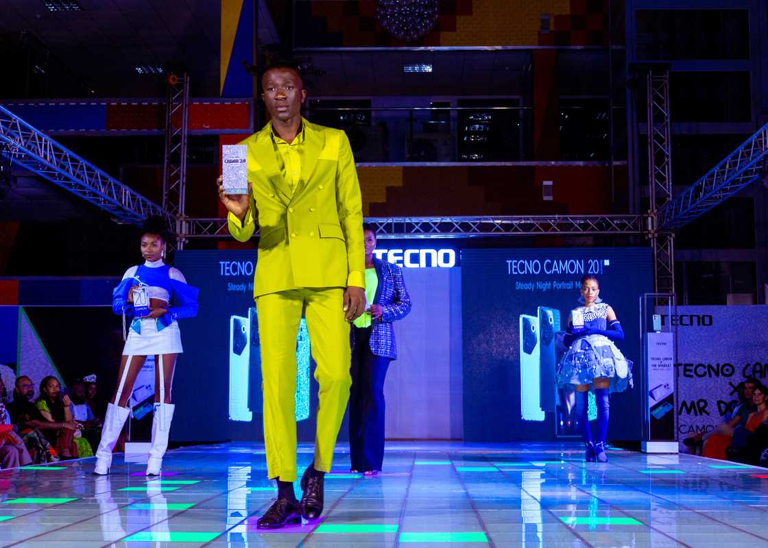 Bridging Fashion and Technology Bridging Fashion and Technology