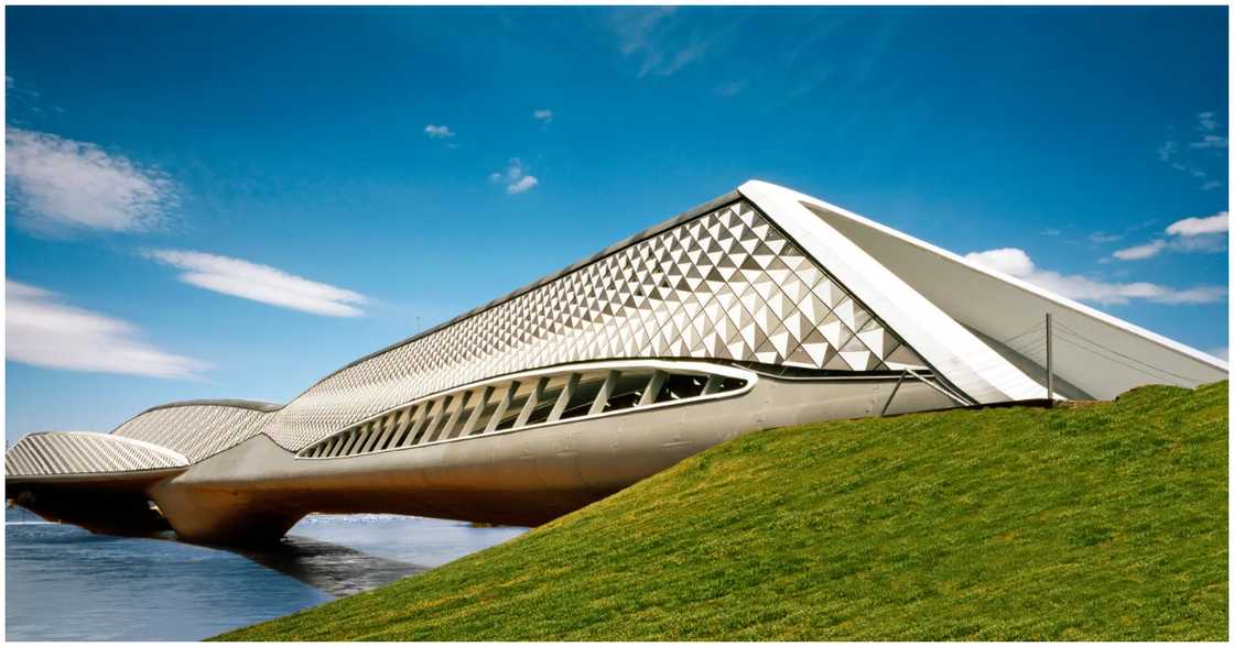 The Zaragoza Bridge Pavilion The Zaragoza Bridge Pavilion