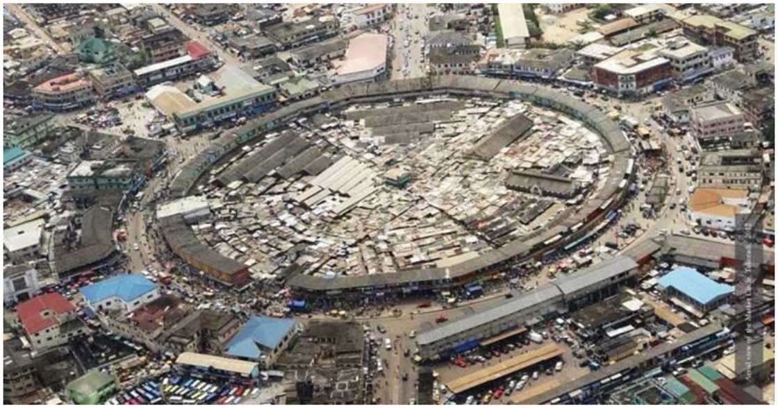 The old, congested Takoradi Market