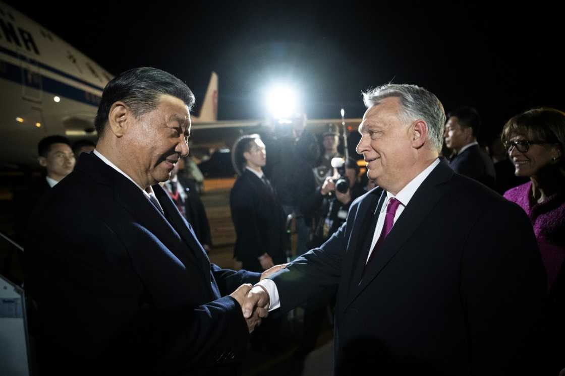 Chinese President Xi Jinping (L) is greeted by Hungarian Prime Minister Viktor Orban (R) at the airport Chinese President Xi Jinping (L) is greeted by Hungarian Prime Minister Viktor Orban (R) at the airport