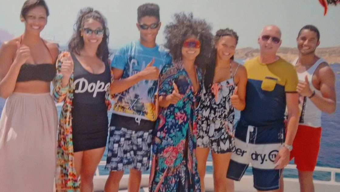 Photos of Stephanie Benson showing her husband and 5 children warms hearts Photos of Stephanie Benson showing her husband and 5 children warms hearts