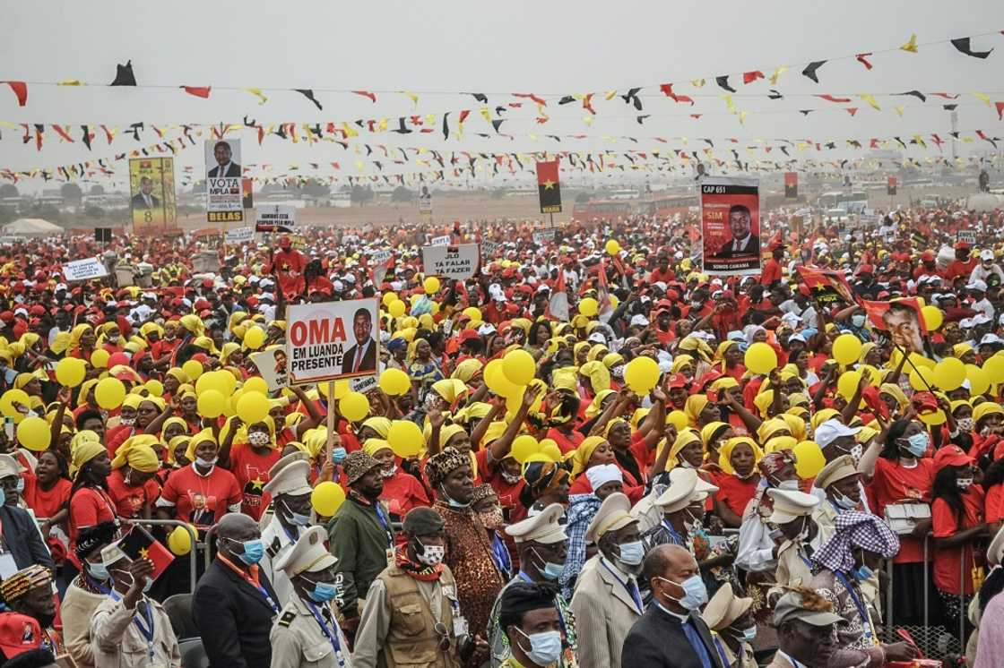 Thousands of MPLA supporters gathered in Camama, outside Luanda, for the opening campaign rally Thousands of MPLA supporters gathered in Camama, outside Luanda, for the opening campaign rally