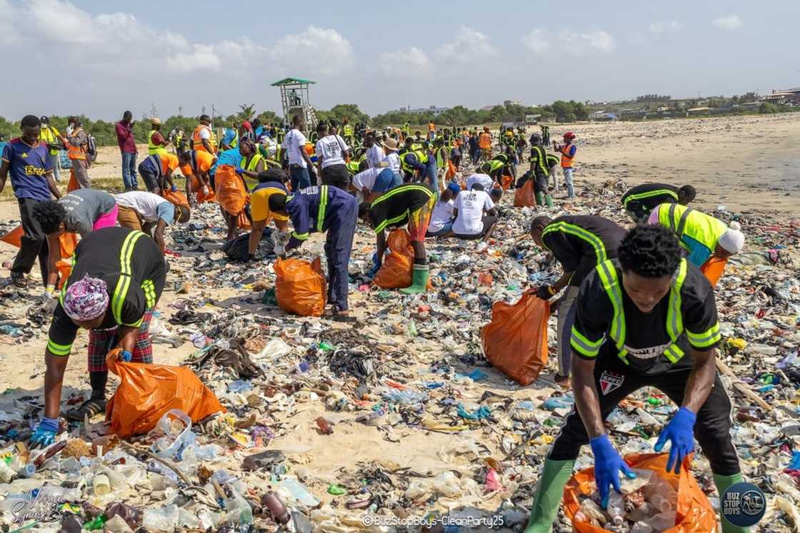 Buz Stop Boys, Ralp St. Williams, Ralph De Fellow Ghanaian, Heneba Kwadwo Safo, Sanitation, Government, Employment, Volunteer Buz Stop Boys, Ralp St. Williams, Ralph De Fellow Ghanaian, Heneba Kwadwo Safo, Sanitation, Government, Employment, Volunteer