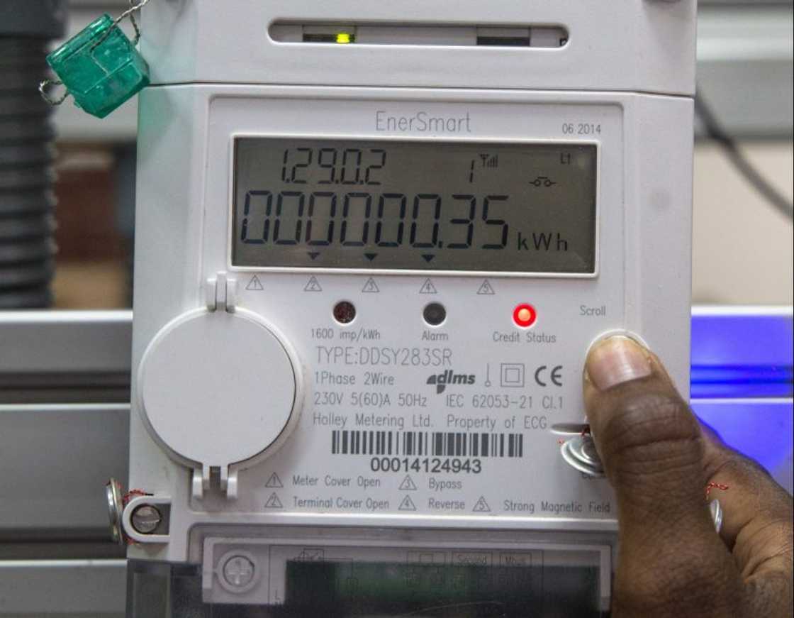 Ghanaian Woman, ECG, Dumsor, Electricity Meter, Thieves Steal Meter Ghanaian Woman, ECG, Dumsor, Electricity Meter, Thieves Steal Meter