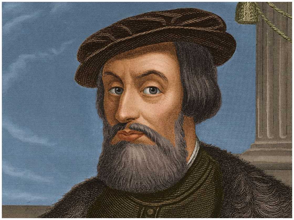 Famous explores Famous explores