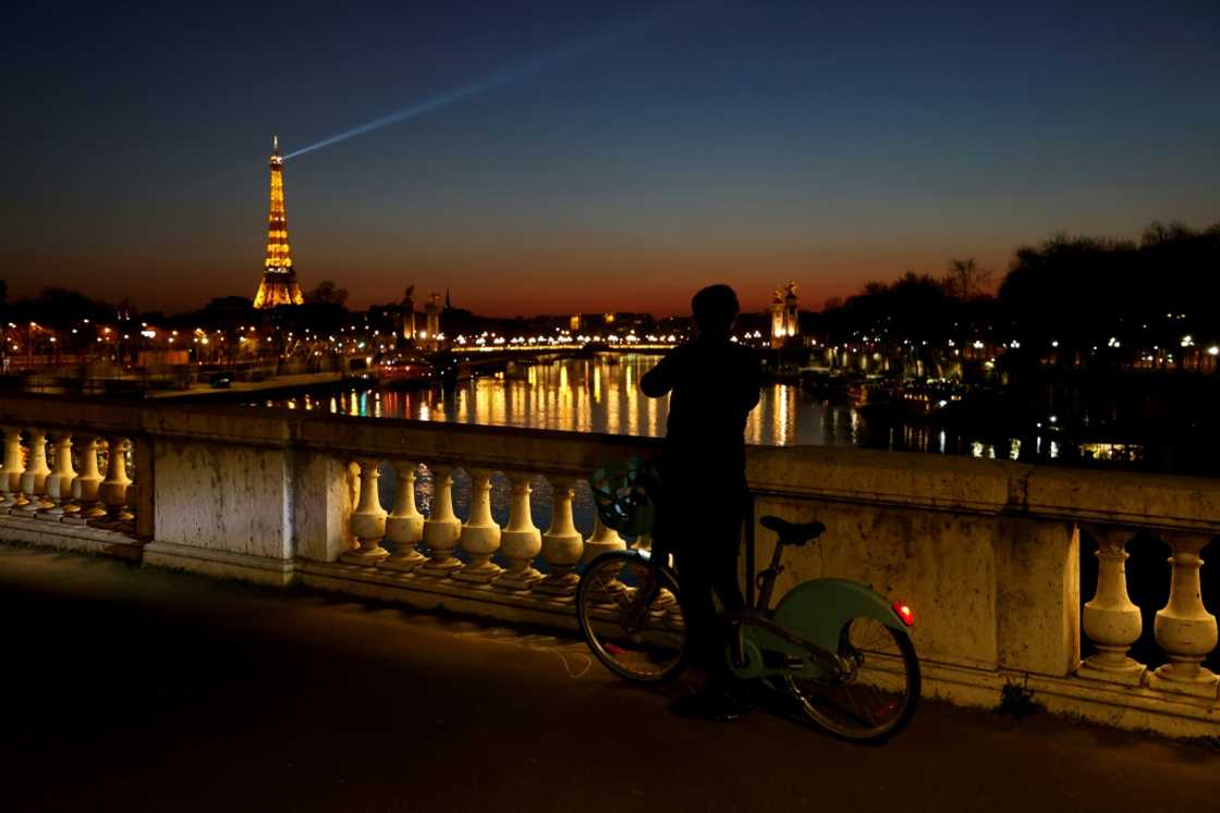 Paris's Velib' bike-sharing system is popular among residents, tourists and thieves