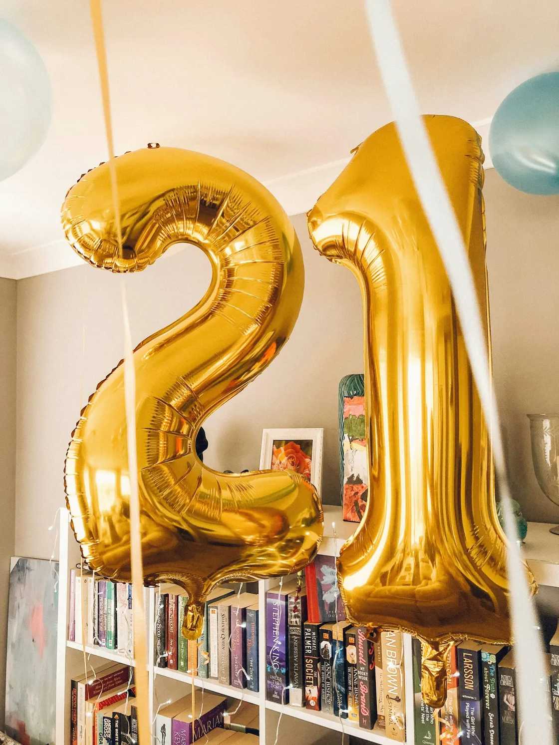 Gold 21st foil balloons