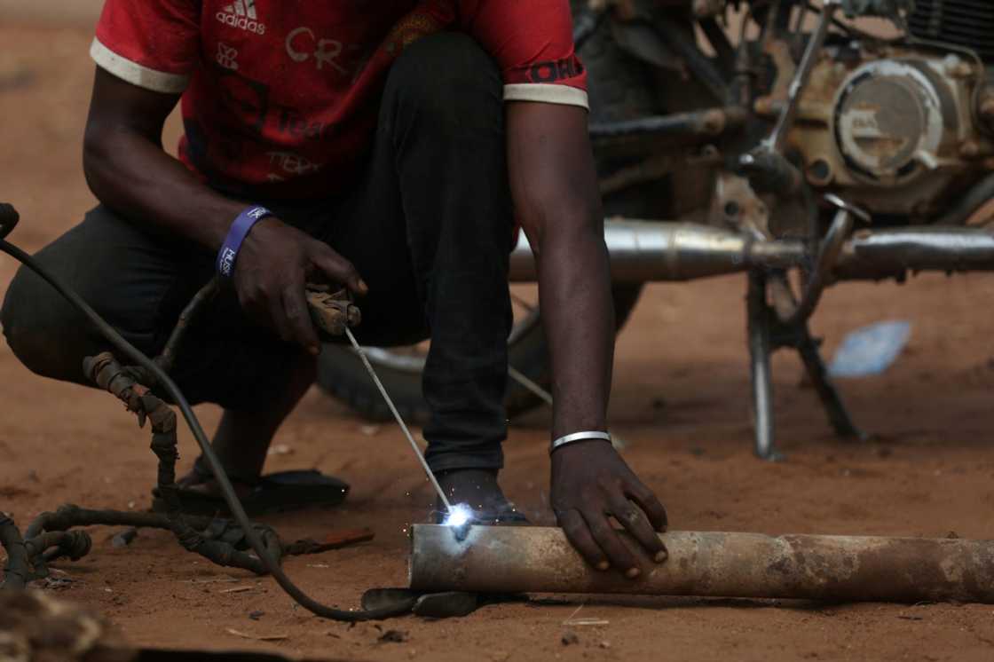 Businesses pay an average of 10,000 naira a month for power Businesses pay an average of 10,000 naira a month for power