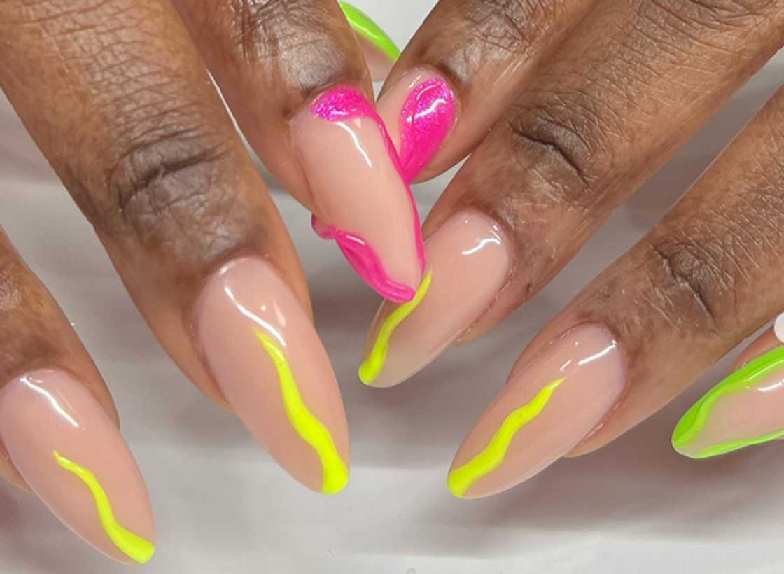 3-D squiggle nails 3-D squiggle nails