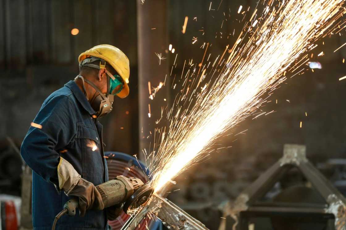 China's economic growth hit 0.4 percent in the second quarter, a two-year low, official data showed Friday China's economic growth hit 0.4 percent in the second quarter, a two-year low, official data showed Friday