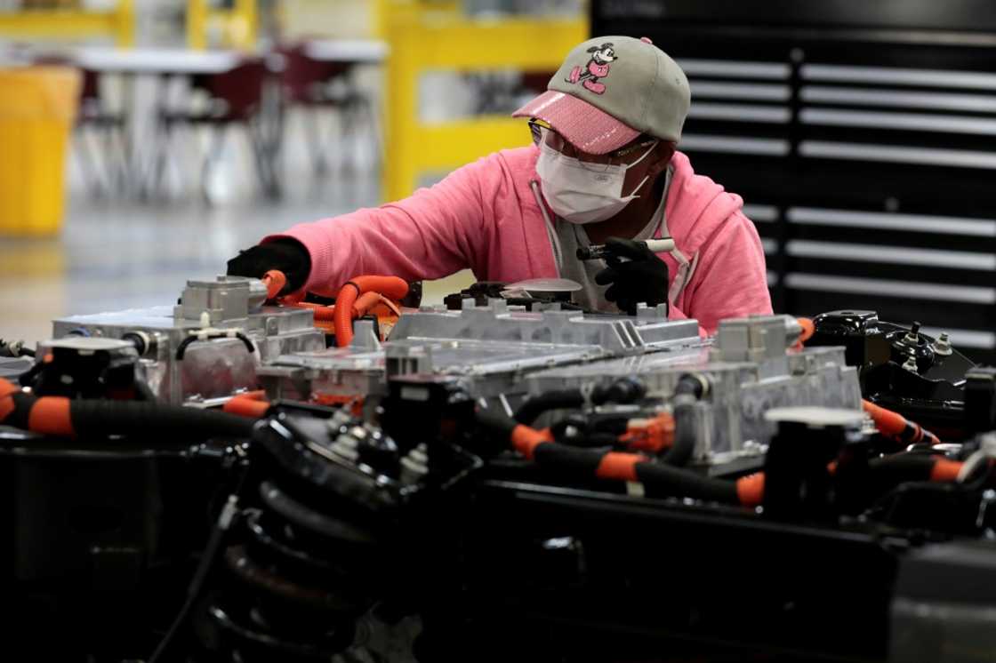 US manufacturing activity contracts for a second straight month to its lowest level since the pandemic recovery began US manufacturing activity contracts for a second straight month to its lowest level since the pandemic recovery began