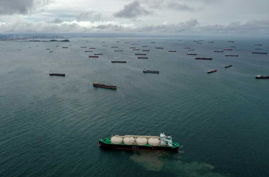 Vista aérea de barcos esperando para acceder al Canal de Panamá, en Bahía de Panamá, el 23 de Agosto de 2023