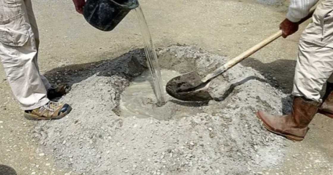 Charles Dadzie: Ghanaian man with Masters Degree in Petroleum Engineering lays Blocks for Ghc100 a day Charles Dadzie: Ghanaian man with Masters Degree in Petroleum Engineering lays Blocks for Ghc100 a day