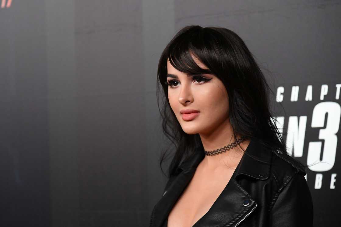 hot YouTubers hot YouTubers