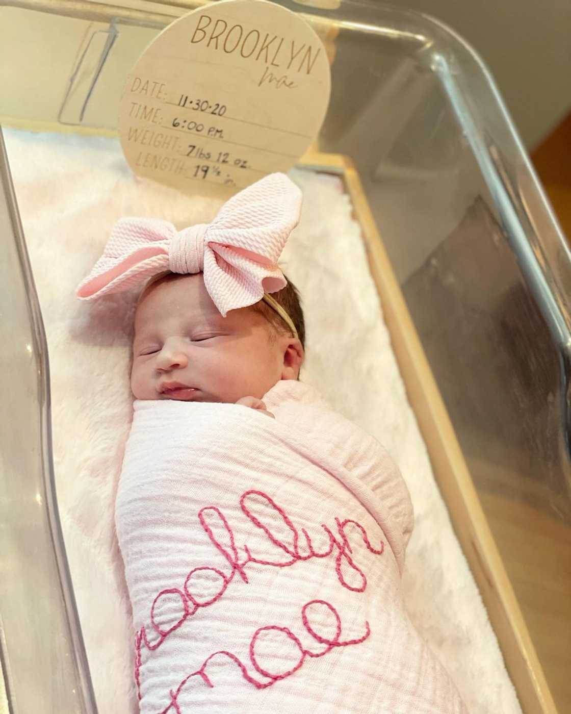 Derek Carr's wife Derek Carr's wife