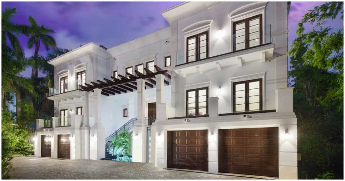 Floyd Mayweather's mansion Floyd Mayweather's mansion