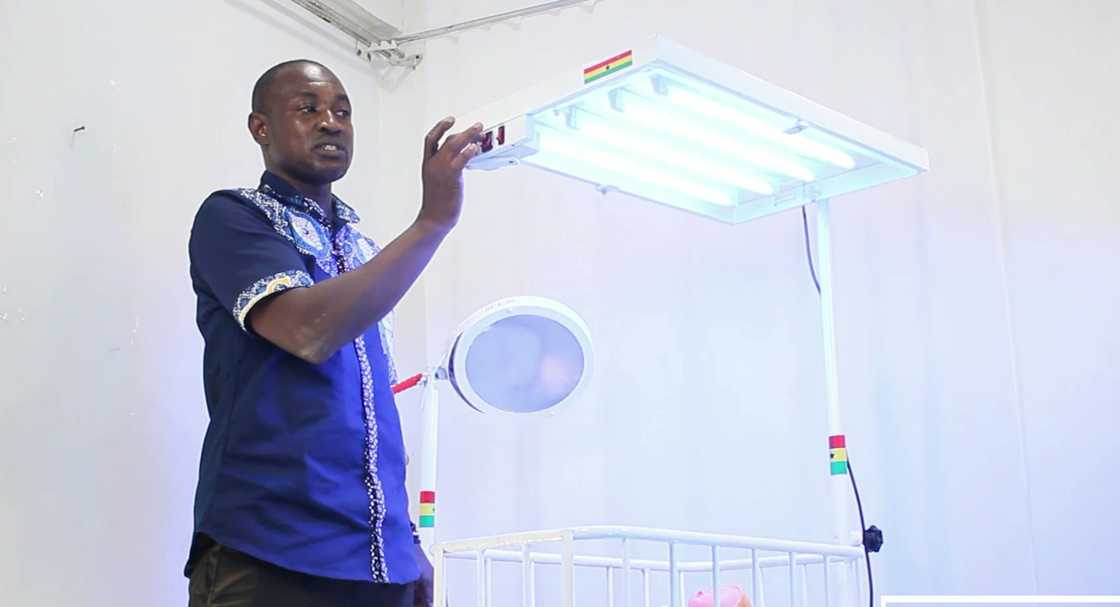 Engineer Emmanuel Wireko-Brobby designs theatre lamp. Engineer Emmanuel Wireko-Brobby designs theatre lamp.