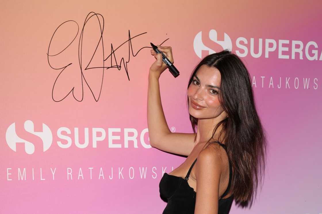 Who are Emily Ratajkowski's parents?